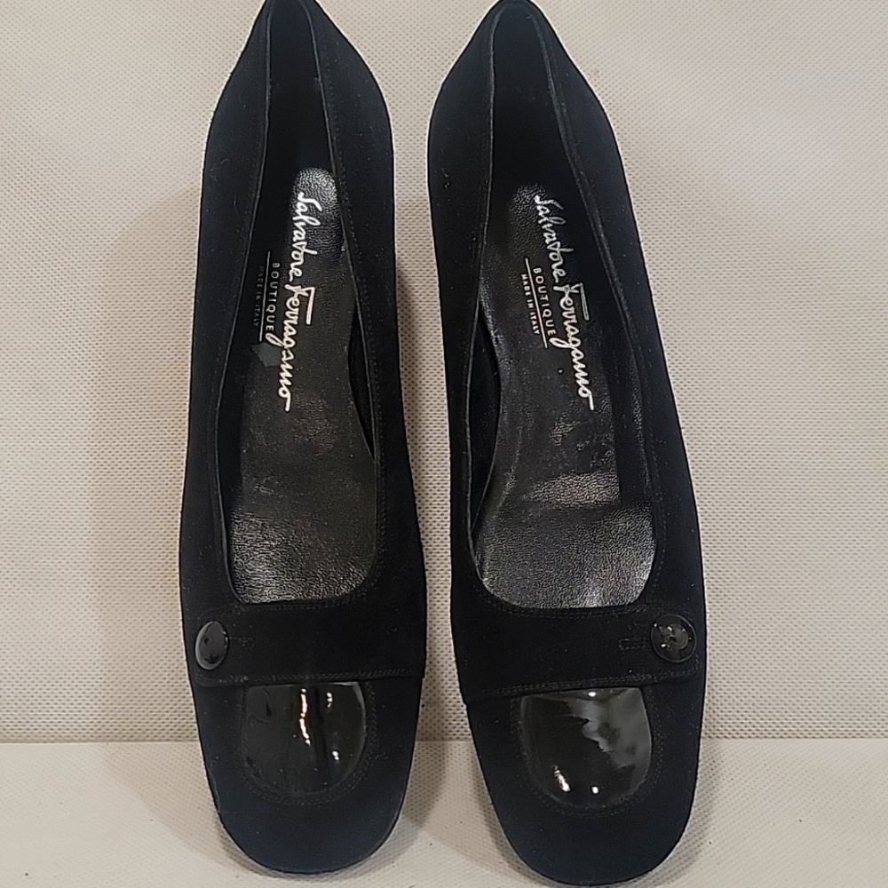 SALVATORE FERRAGAMO BOUTIQUE BLACK SUEDE LEATHER PUMPS (sz 8 A)